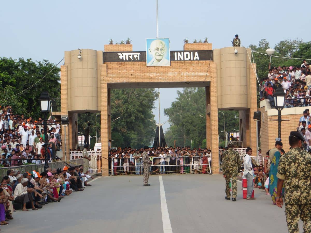 Wagah Border Ceremony from Amritsar: How to Reach by Cab, When to Leave, What to Expect