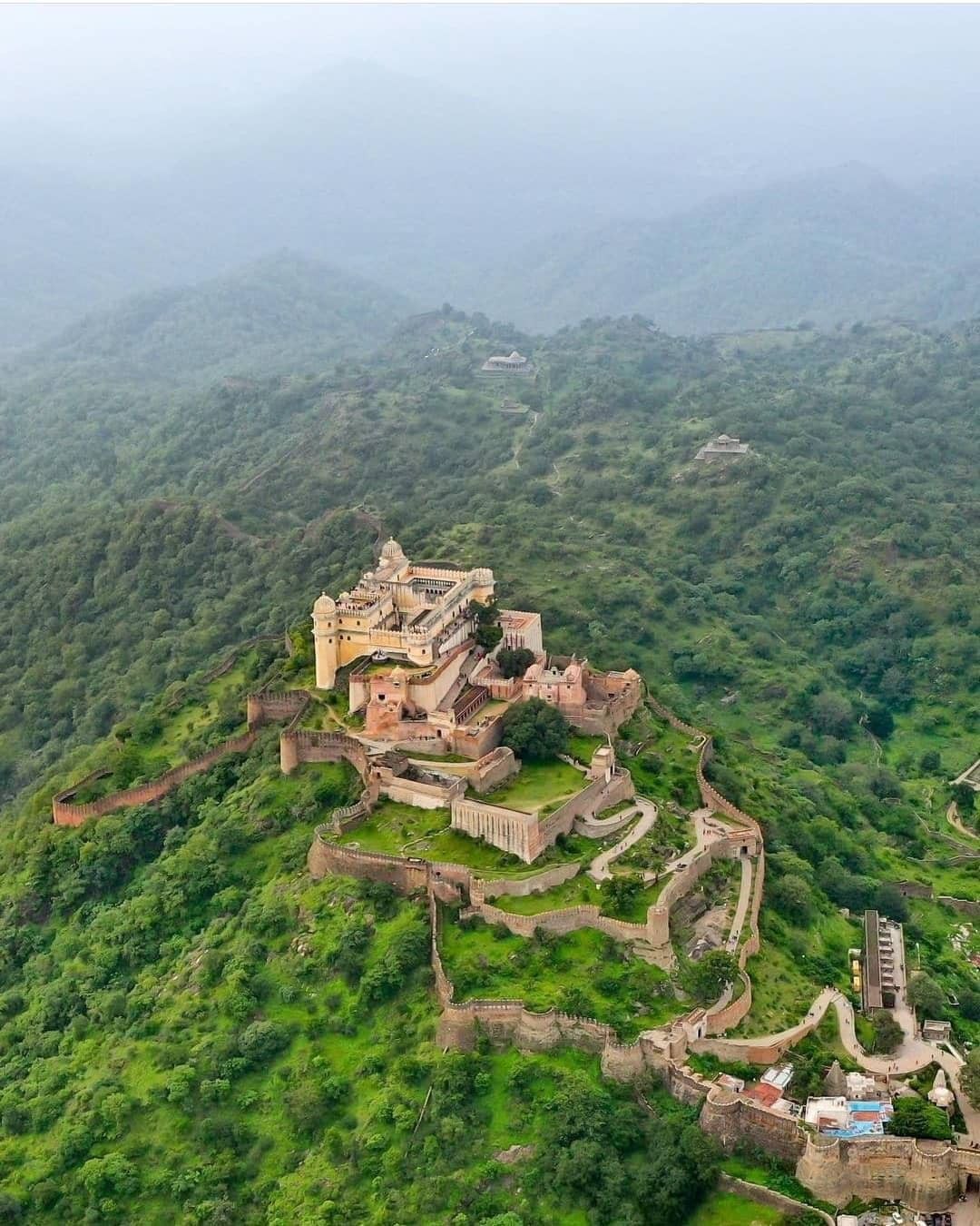 One-way cab from Delhi to Kumbhalgarh — Kumbhalgarh city view