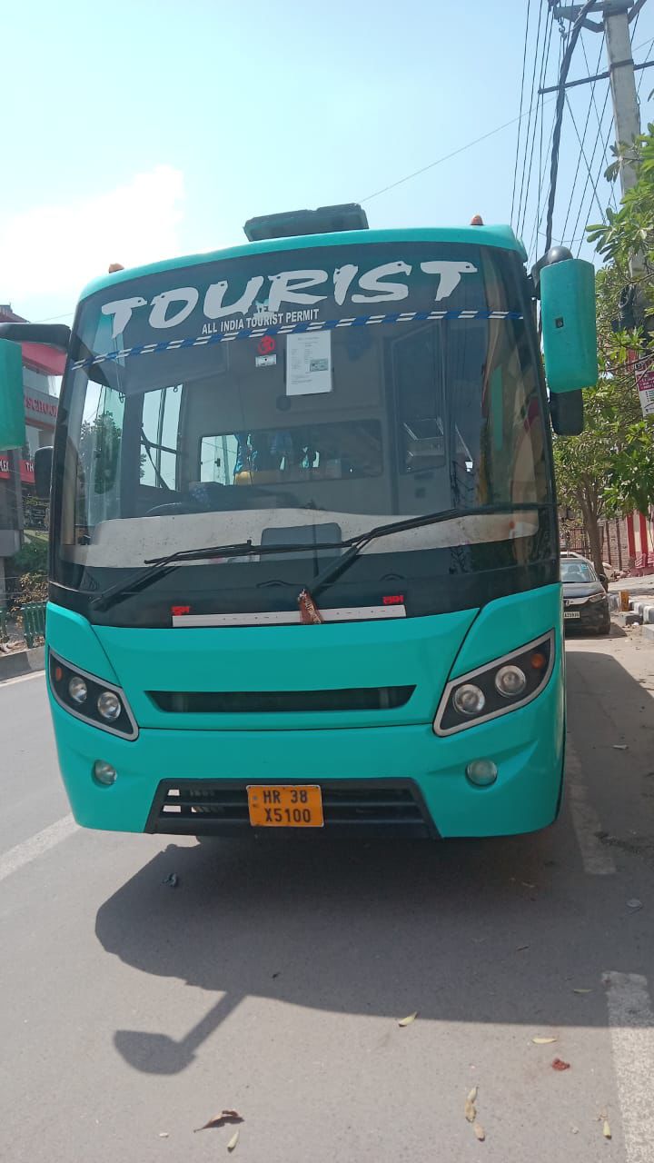 Luxury-Bus view 3