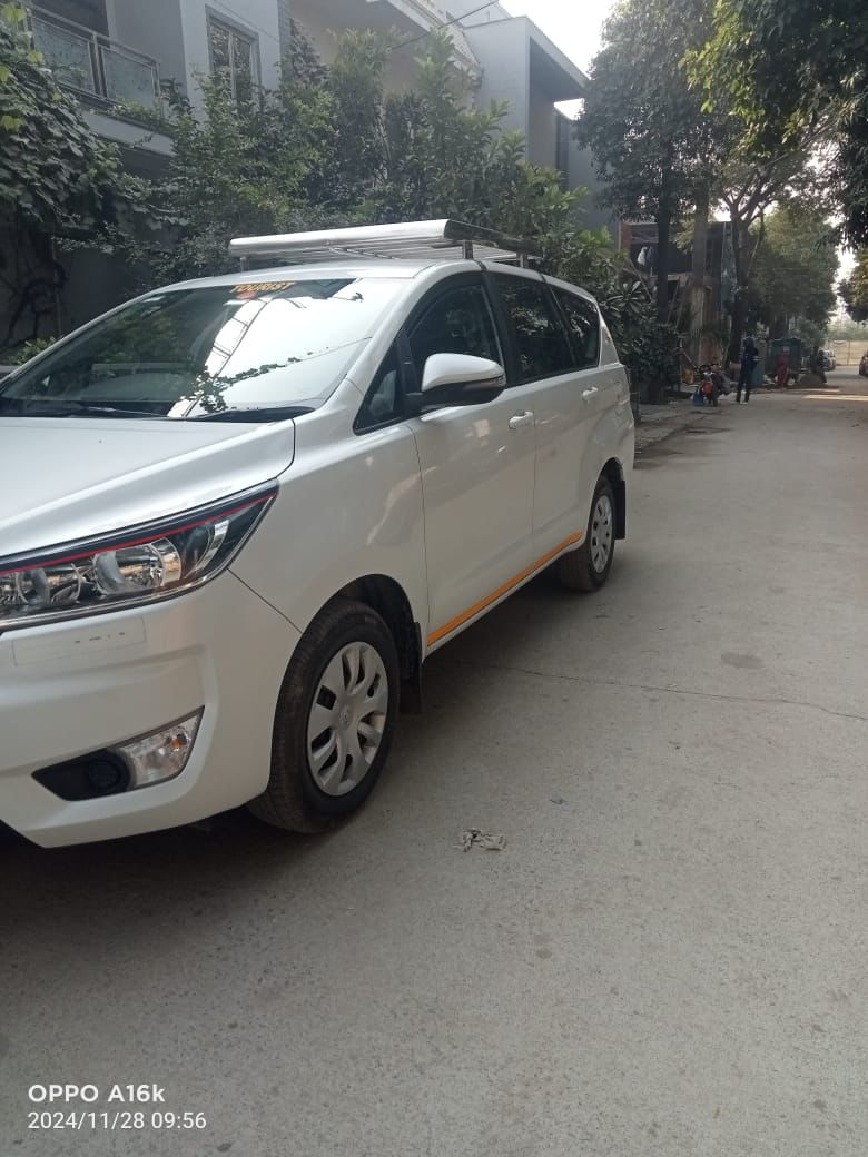 Sedan view 3